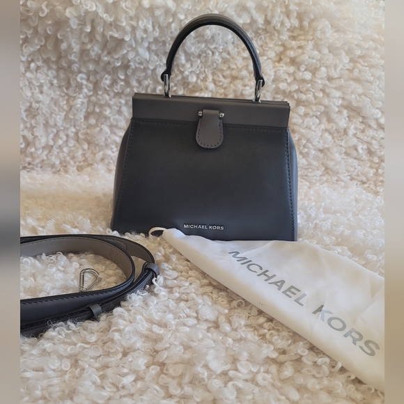 Micheal Kors bag - Picture 1 of 6